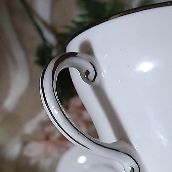 Beautiful Vintage Royal Grafton -Vogue Teacup & Saucer - Picture 7 of 7